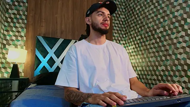 Michael magno online show from 11.18.25