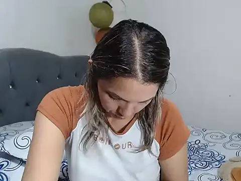 Snapshot of Chantal_hott chatting on 12.29.24 Chantal hott online show from 12.29.24