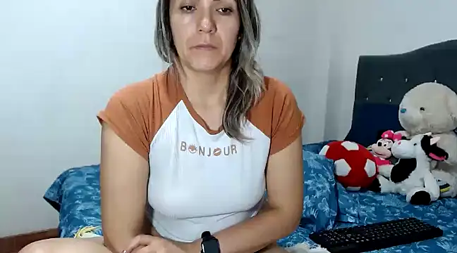 Snapshot of Chantal_hott chatting on 02.21.25 Chantal hott online show from 02.21.25