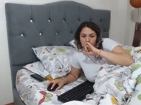 Snapshot of Chantal_hott chatting on 03.13.25 Chantal hott online show from 03.13.25