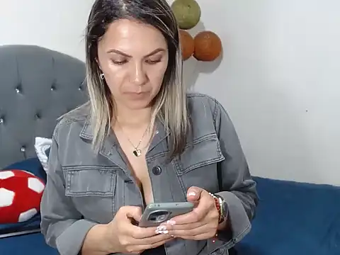 Snapshot of Chantal_hott chatting on 03.15.25 Chantal hott online show from 03.15.25