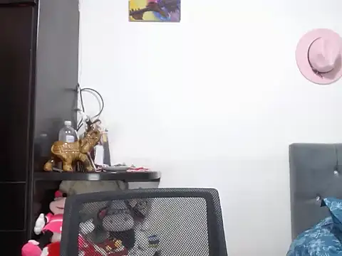 Snapshot of Chantal_hott chatting on 03.19.25 Chantal hott online show from 03.19.25