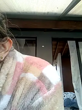 Snapshot of Chantal_hott chatting on 10.28.25 Chantal hott online show from 10.28.25