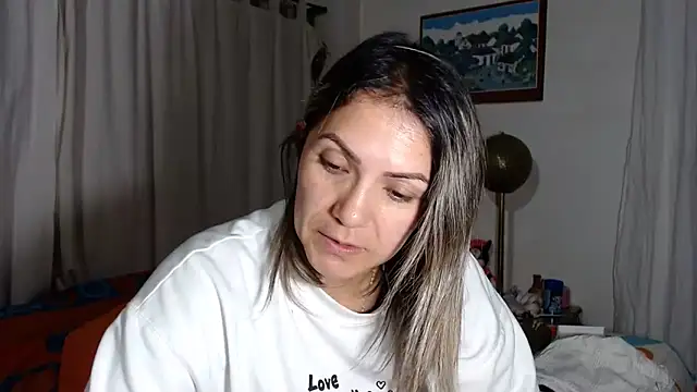 Snapshot of Chantal_hott chatting on 11.19.25 Chantal hott online show from 11.19.25