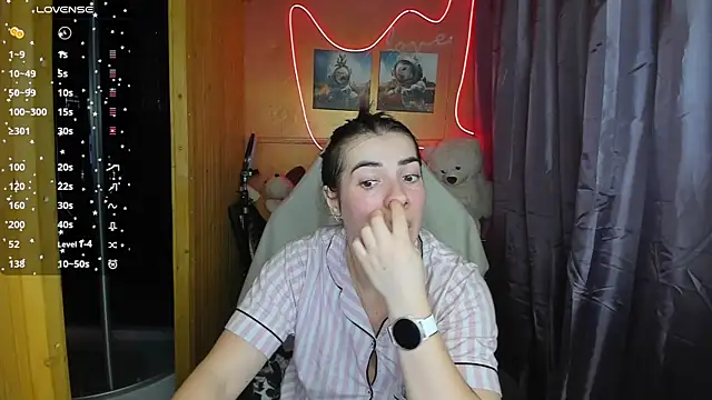 Snapshot of Fiery_Brunette_ chatting on 02.28.25 Fiery Brunette online show from 02.28.25