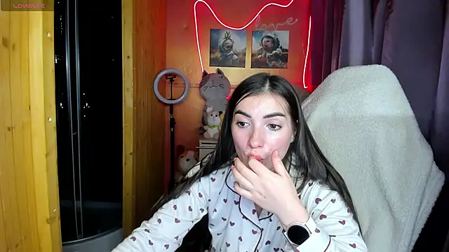 Snapshot of Fiery_Brunette_ chatting on 10.01.25 Fiery Brunette online show from 10.01.25