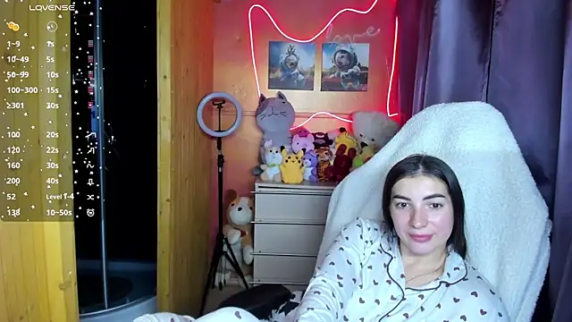 Snapshot of Fiery_Brunette_ chatting on 10.08.25 Fiery Brunette online show from 10.08.25