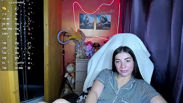 Fiery Brunette  online show from 11.19.25