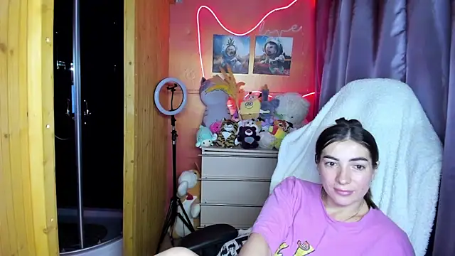 Fiery Brunette  online show from 04.08.26
