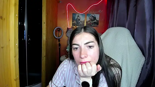 Fiery Brunette  online show from 05.02.26