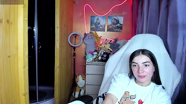 Fiery Brunette  online show from 05.19.26