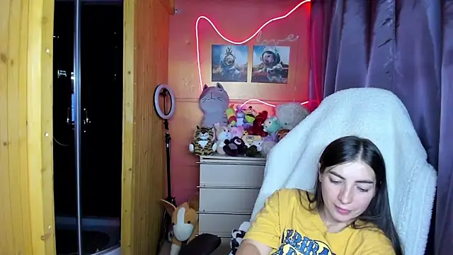 Fiery Brunette  online show from 07.26.26