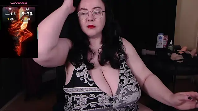 Snapshot of poshmistress chatting on 06.14.26 poshmistress online show from 06.14.26