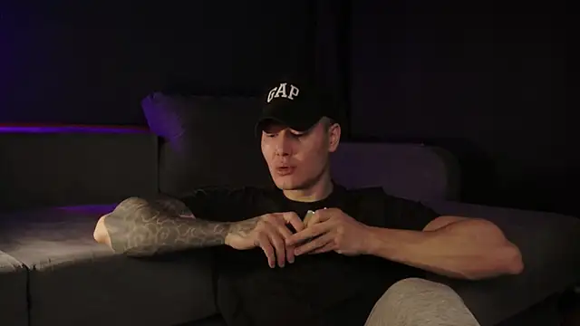 Snapshot of RODARRI chatting on 12.22.25 RODARRI online show from 12.22.25