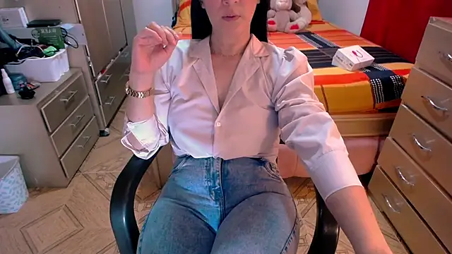 BitterMomXxx online show from 03.11.25