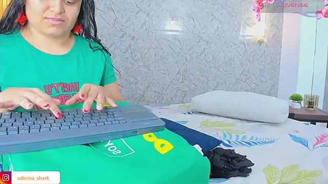 sabrina shark  online show from 12.05.25