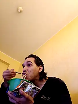 Snapshot of Alamleo36 chatting on 10.28.25 Alamleo36 online show from 10.28.25