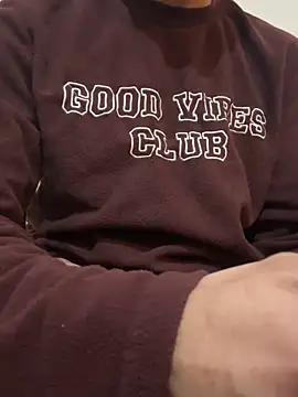 Snapshot of rhuh3991 chatting on 01.12.25 rhuh3991 online show from 01.12.25