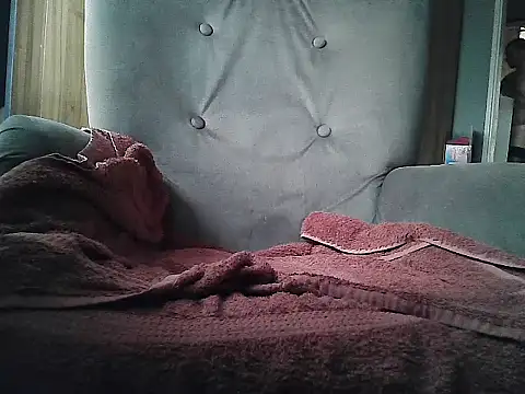 Snapshot of SharpCouple98 chatting on 10.25.25 SharpCouple98 online show from 10.25.25