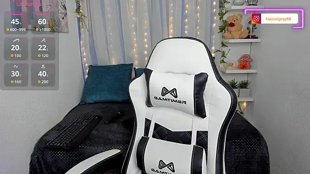 Snapshot of HazzelGray chatting on 01.08.26 HazzelGray online show from 01.08.26