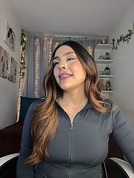 Snapshot of HazzelGray chatting on 01.31.26 HazzelGray online show from 01.31.26