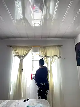 hannahb-e online show from 10.18.25