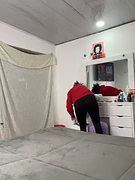 hannahb-e online show from 11.25.25