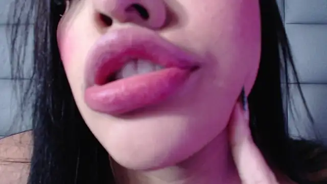 emily brontee  online show from 12.20.24