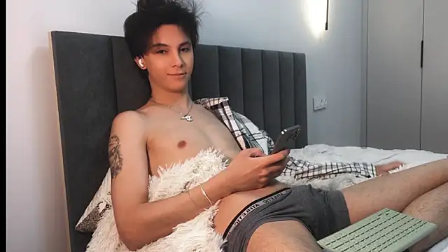 Snapshot of k0sta_ chatting on 02.10.25 k0sta  online show from 02.10.25