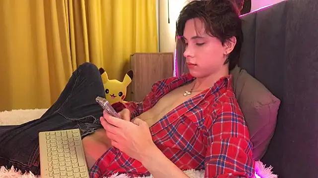 Snapshot of k0sta_ chatting on 03.05.25 k0sta  online show from 03.05.25