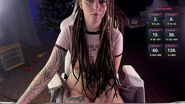 CutieMaevee online show from 01.08.25