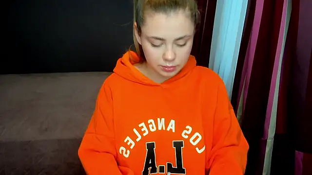 IsabellaBler online show from 12.05.25