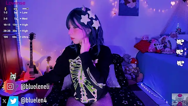 Snapshot of bluelen chatting on 02.07.25 bluelen online show from 02.07.25