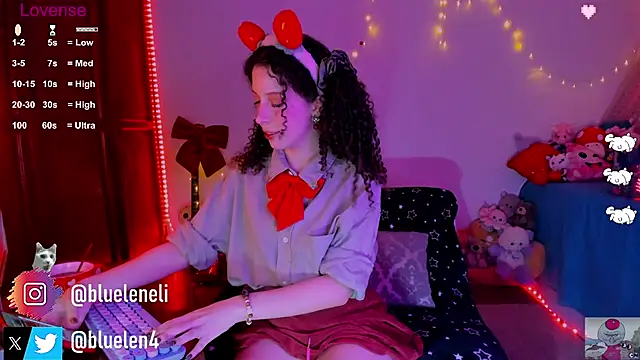 Snapshot of bluelen chatting on 02.13.25 bluelen online show from 02.13.25