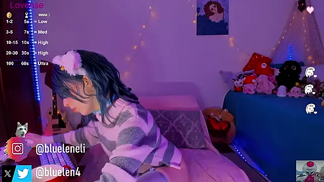 Snapshot of bluelen chatting on 02.21.25 bluelen online show from 02.21.25