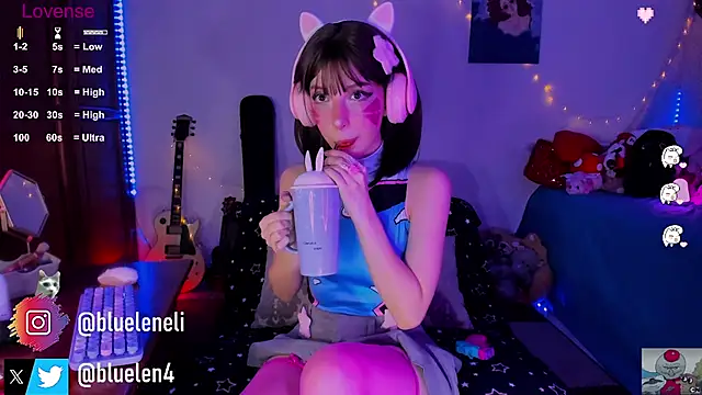 Snapshot of bluelen chatting on 03.02.25 bluelen online show from 03.02.25