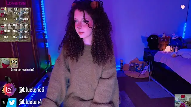 Snapshot of bluelen chatting on 11.22.25 bluelen online show from 11.22.25