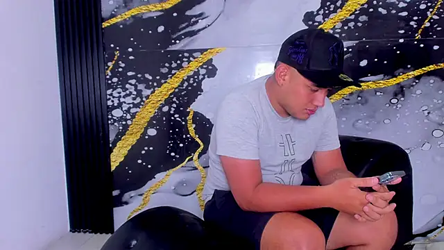 Snapshot of sweethot___ chatting on 09.27.25 sweethot online show from 09.27.25