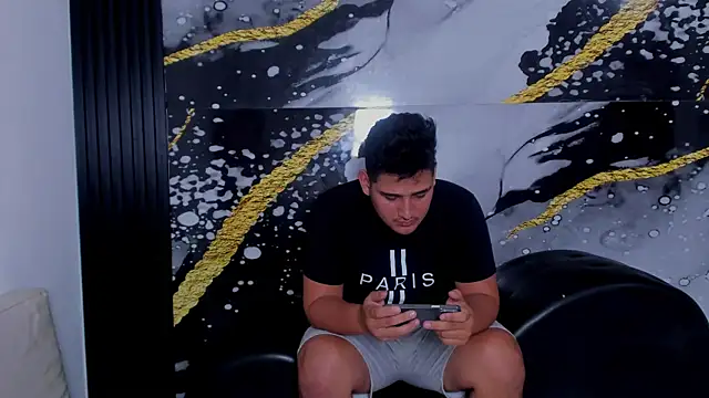 Snapshot of sweethot___ chatting on 10.07.25 sweethot online show from 10.07.25