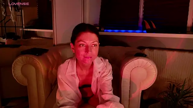 Snapshot of Your_Little_Milf chatting on 03.30.26 Your Little Milf online show from 03.30.26