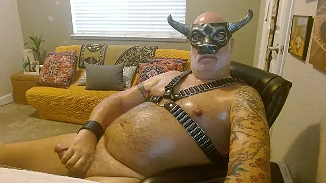 musclebearnips online show from 10.16.25