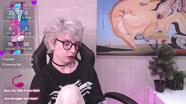 Snapshot of _Moonlight_t chatting on 12.19.24 Moonlight t online show from 12.19.24