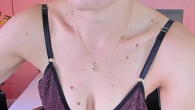 Snapshot of _aline_hall chatting on 01.21.25 aline hall online show from 01.21.25