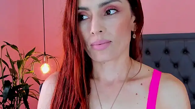 Snapshot of _aline_hall chatting on 02.12.25 aline hall online show from 02.12.25