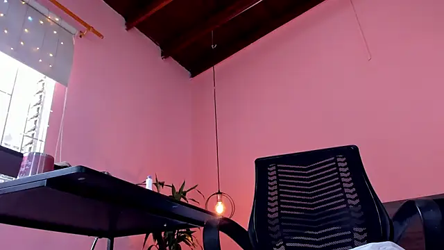 Snapshot of _aline_hall chatting on 03.06.25 aline hall online show from 03.06.25