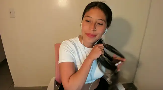 kiaraowen online show from 02.13.25