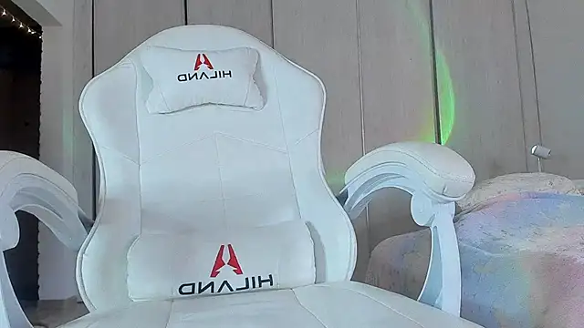 Snapshot of ice_pixie chatting on 03.16.25 ice pixie online show from 03.16.25