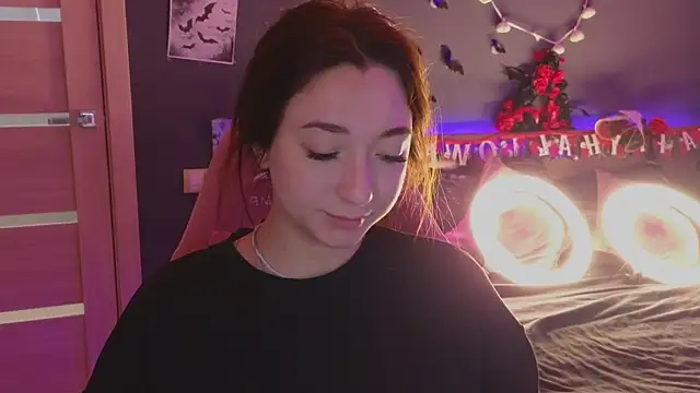 YasmineWest online show from 10.27.25