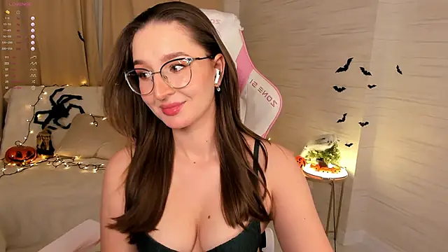 Snapshot of AnnikaAllison chatting on 10.29.25 AnnikaAllison online show from 10.29.25