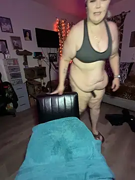 Snapshot of fatfabulous1981 chatting on 01.24.25 fatfabulous1981 online show from 01.24.25